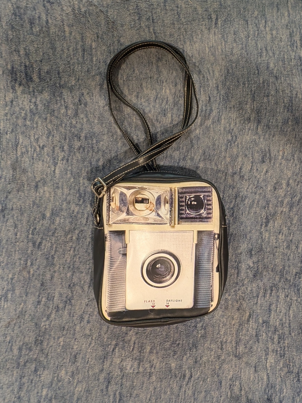 Relic Novelty Crossbody With Vintage Polaroid Camera Image - Picture 3 of 8